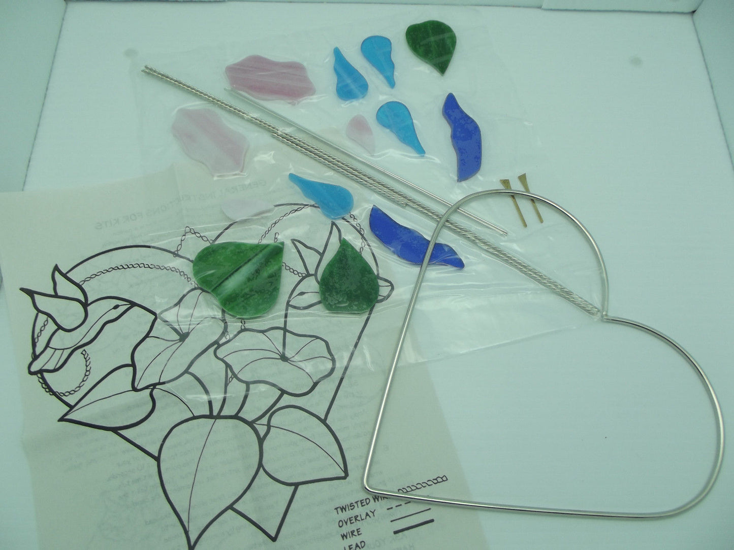 KIT HUMMINGBIRD HEART Studio One Precut Glass 9010-
