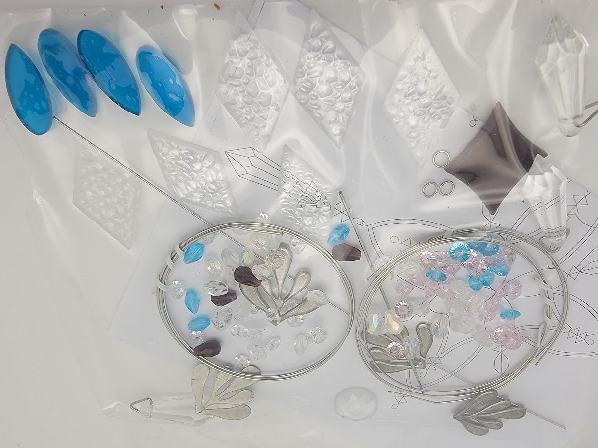 SNOWFLAKE TRIO Precut Glass Suncatcher Kit Studio I You Make 3 Suncatchers 9356-